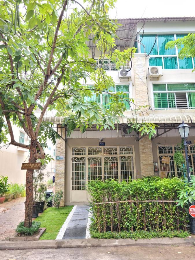 فندق Yana House بنوم بنه المظهر الخارجي الصورة